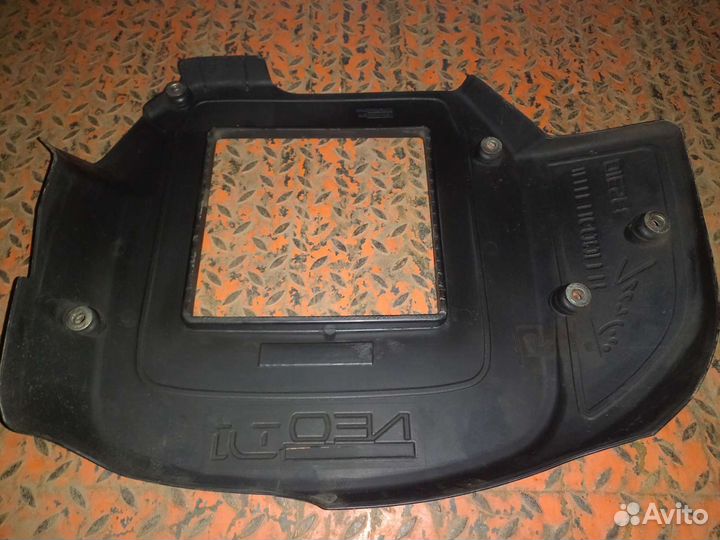 Накладка двигателя Nissan Serena 2.5дизел YD25DDTi