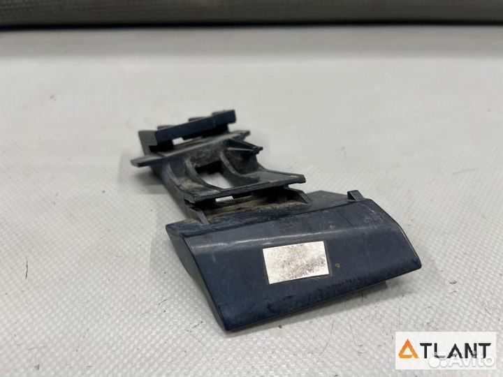 Крепление бампера задняя левая toyota prius