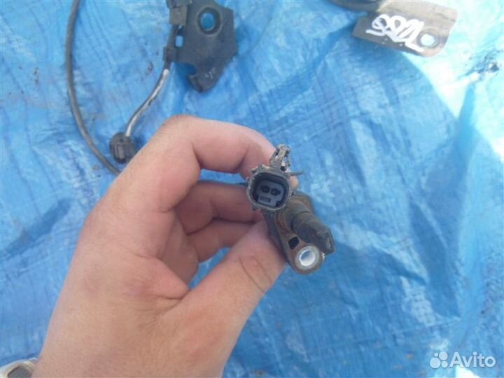 Датчик abs передний левый Toyota Prius Alpha ZVW41