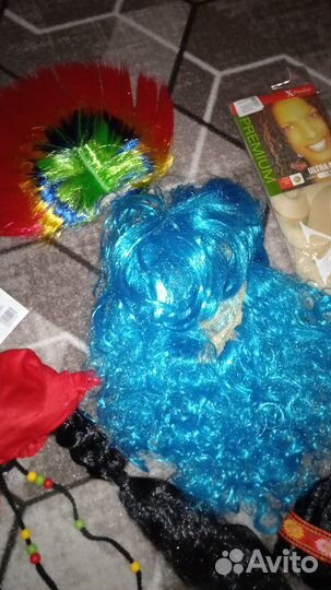 Парики:Мальвина,пират,индеец,панк,коса,блонд,брюне