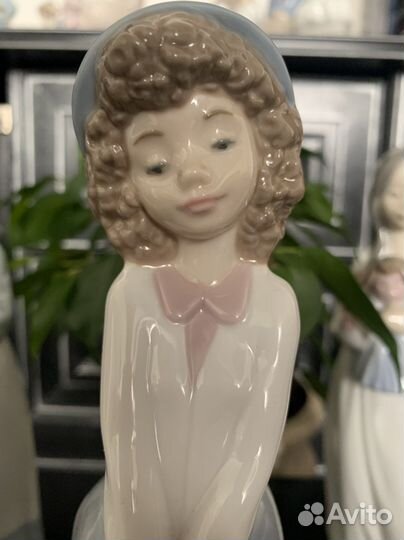 Фарфоровая статуэтка NAO lladro