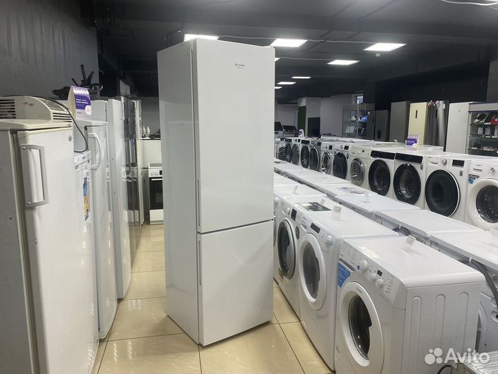 Холодильник Hotpoint HF 4200 W