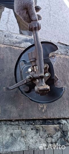 Кулак поворотный в сборе на Волгу