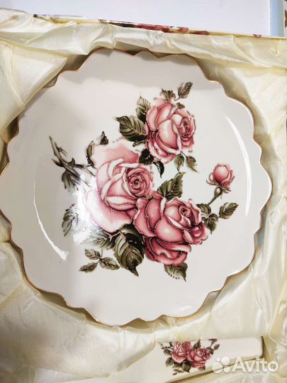 Блюдо и лопатка для торта, пирога