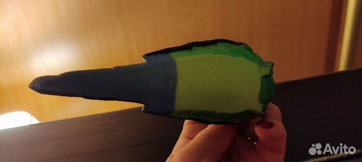 Фигурка попугая