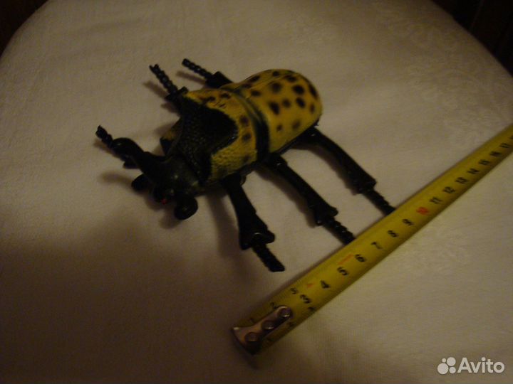 Фигурки драконов, солдат, жук - носорог