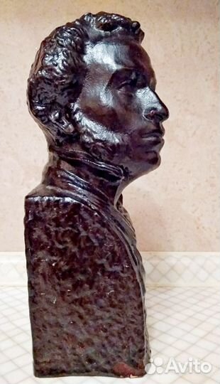 Бюст А.С. Пушкина. Гжель