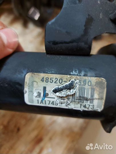 Передние стойки Lexus RX 450 HL 2022