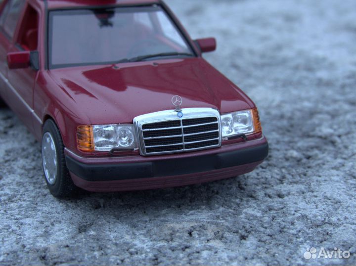 Mercedes-Benz W124 Minichamps 