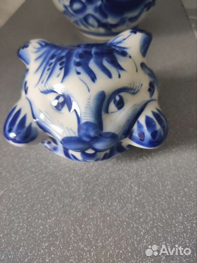 Кувшин в росписи с крышкой головы кота Гжель