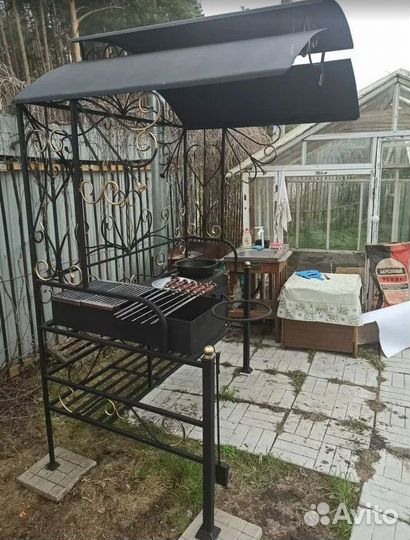 Мангал с крышей