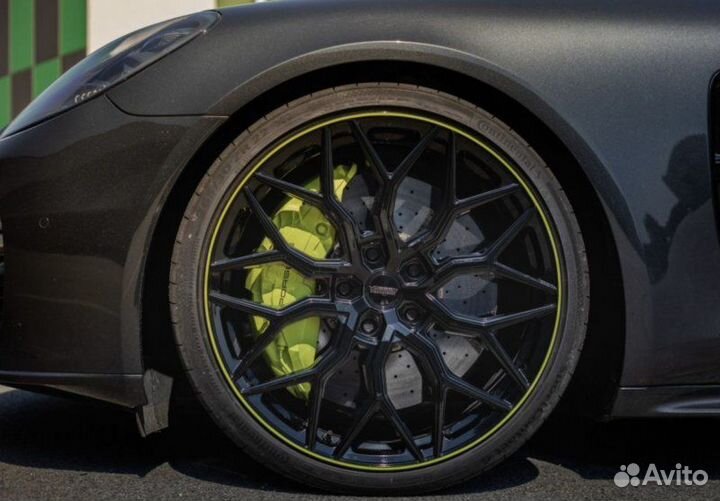 Кованые диски в стиле Vossen Porsche Panamera R22