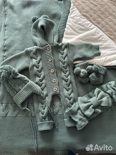 Комплект на выписку вязанный