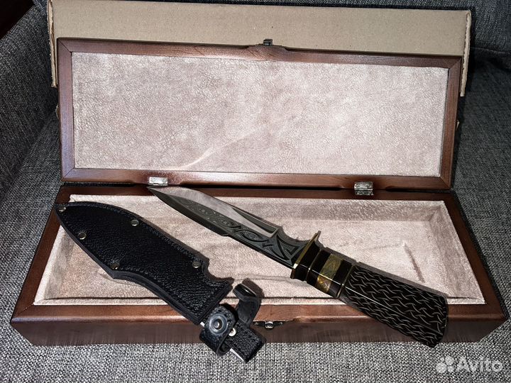 Нож охотничий в подарочной коробке