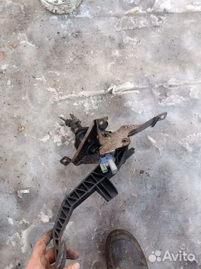 Педаль сцепления Mazda 3 BK