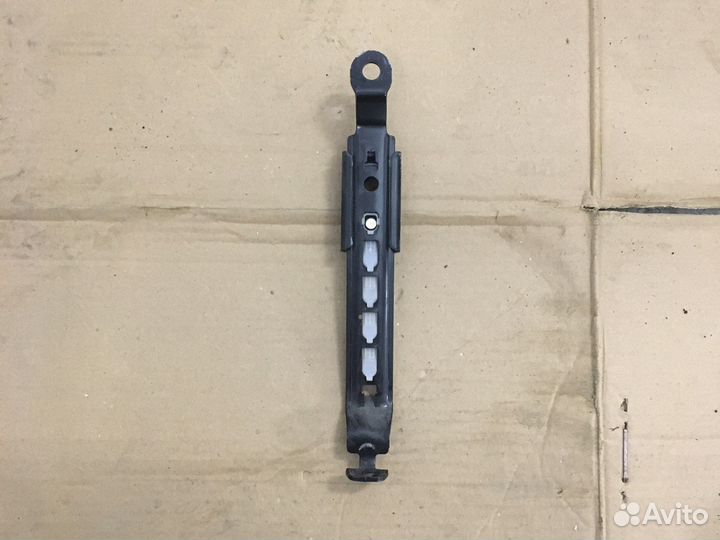 Механизм регулировки высоты ремня Toyota RAV4