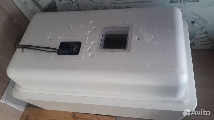 Инкубатор на 36 яиц