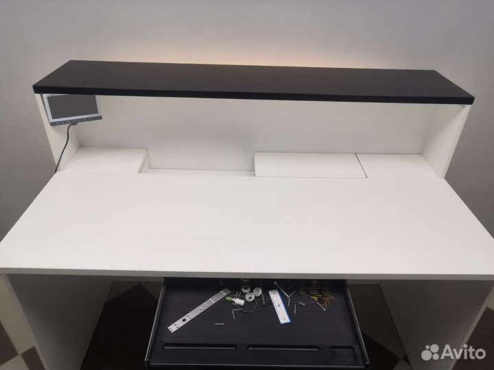 Стол ресепшен