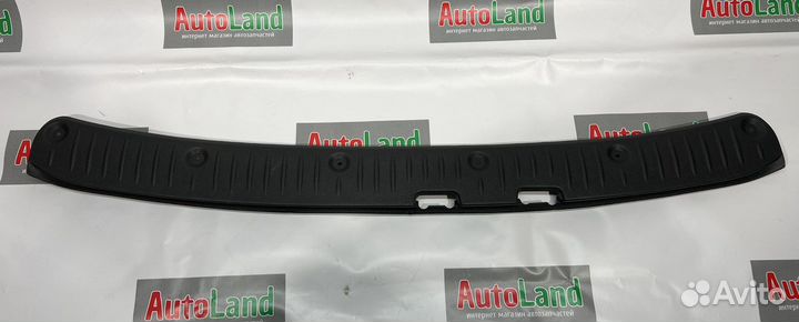 Накладка на багажник Ларгус 8200415767