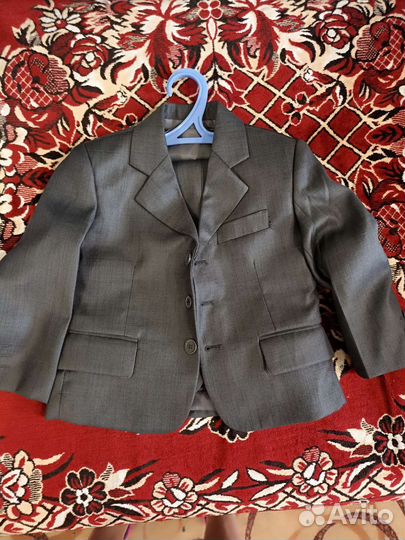 Костюм тройка новый