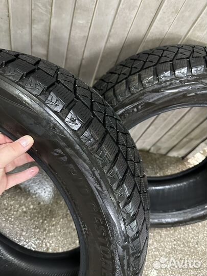 Bridgestone Blizzak DM-V2 235/55 R20