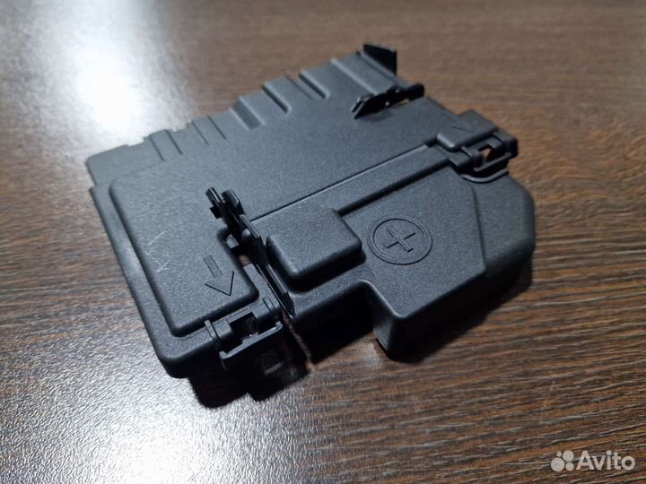 Крышка блока предохранителей VW Polo 6R0915429A