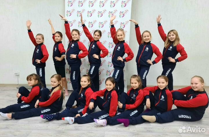 Пошив спорт костюмов с вышивкой