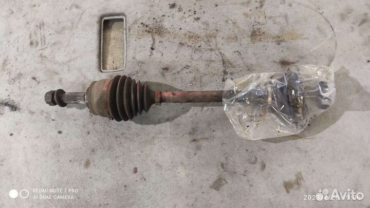 Привод левый Mitsubishi Carisma дорест. DA1A