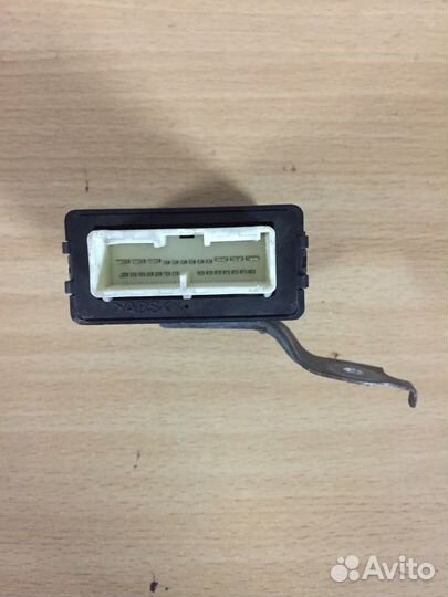 Реле стеклоочистителей Toyota Camry 50 2011-2017 г