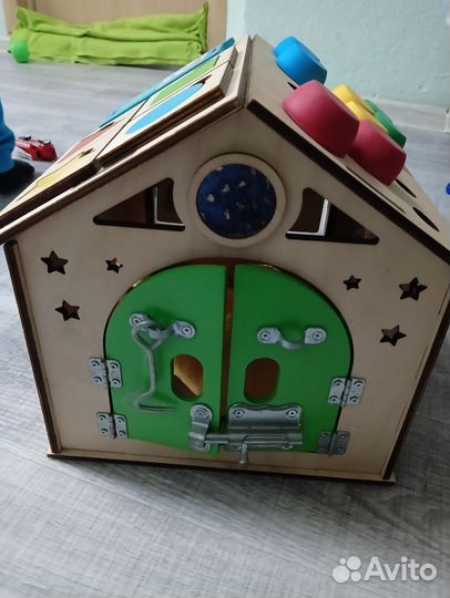 Игрушка, Бизиборд