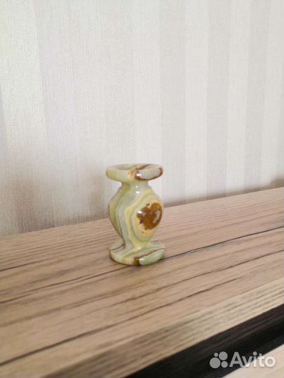 Сувениры из оникса:яблоко, подсвечник, пирамида