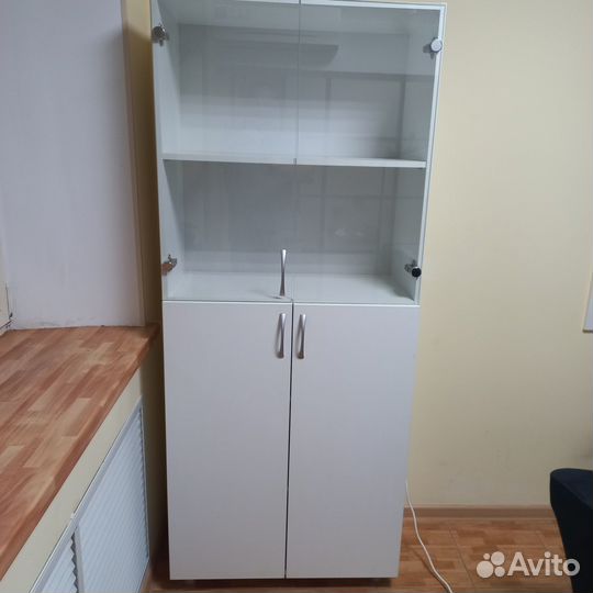 Шкаф со стеклянными дверцами бу
