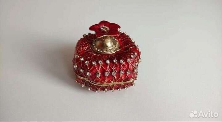 Шкатулка металлическая