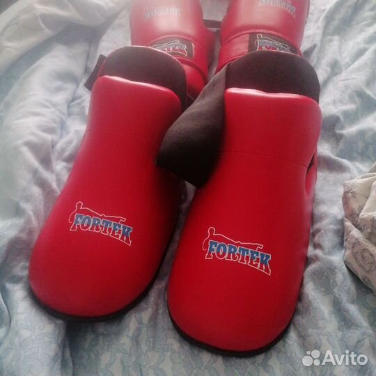 Продам амуницию для тхэквондо красного цвета