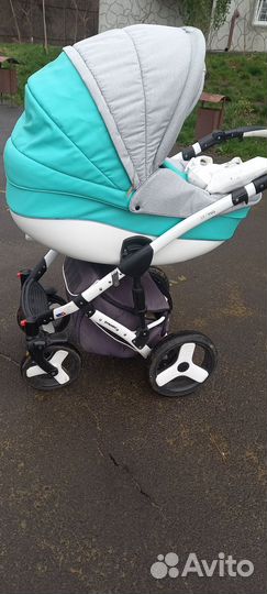 Продаётся лёгкая маневренная коляска 3в1