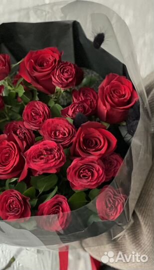 Букет из красных роз «Роковая красотка»