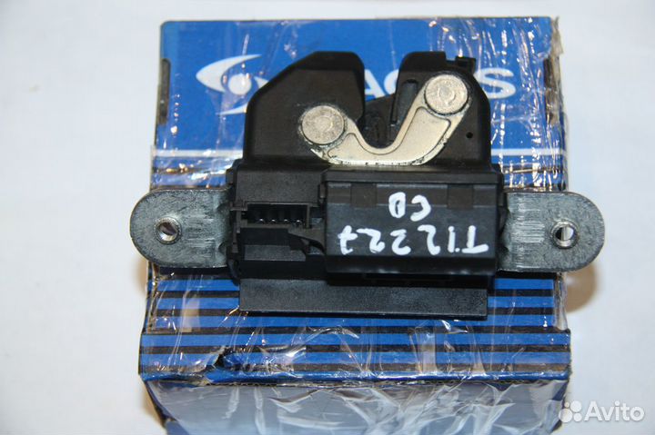 Продаю замок багажника опель