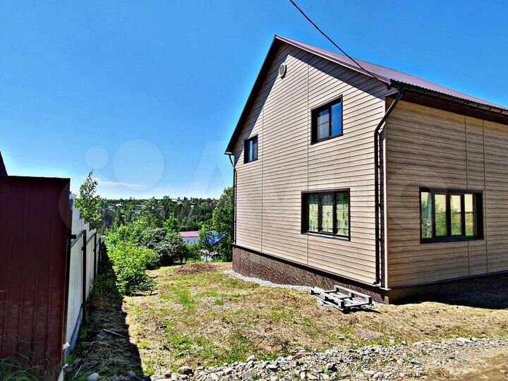 Коттедж 210 м² на участке 10 сот.