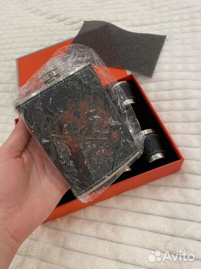 Новый подарочный набор Aladdin (Фляжка и 4 стопки)