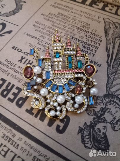 Брошь волшебный замок в стиле Heidi Daus