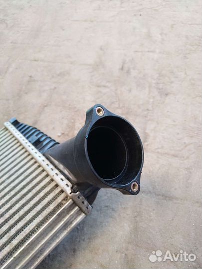 Интеркулер левый туарег