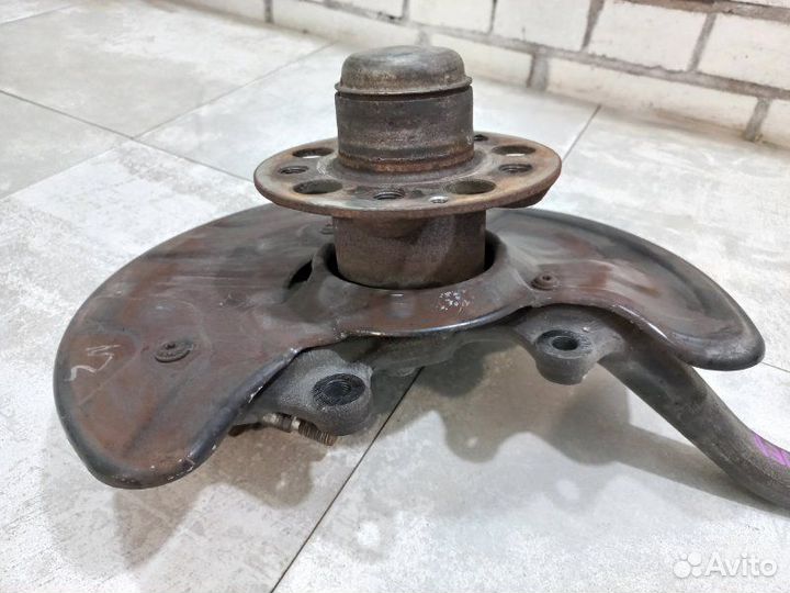 Кулак передний левый Mercedes E500 W211 113.967