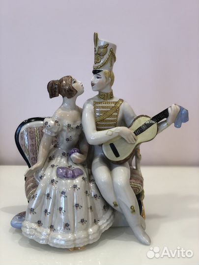 Статуэтка фарфор. Старинный романс. Гусар с дамой