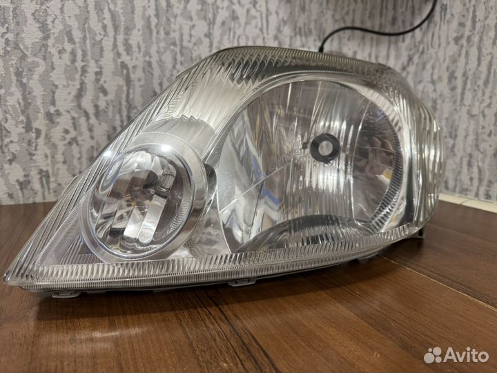 Фара Левая Toyota Corolla Fielder Allex Runx Е120