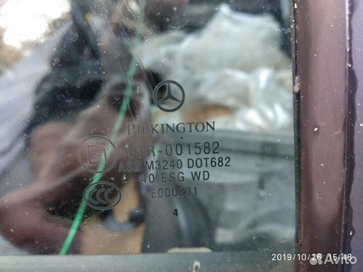 Форточка двери задняя правая Mercedes-Benz C-Class