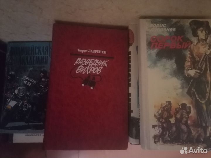 Детективы, военная тематика