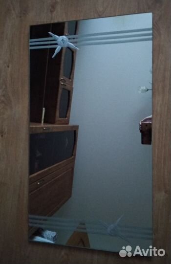 Настенное зеркало