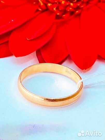 Обручальное кольцо с природным камнем Золото