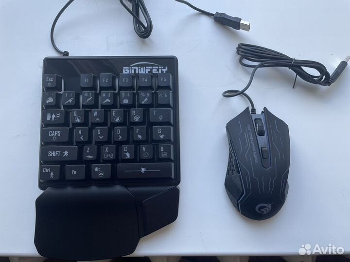 Игровая клавиатура и мышь
