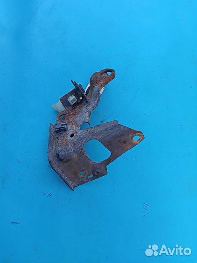 Кронштейн топливного фильтра Mazda 3 (BK) (2002-2